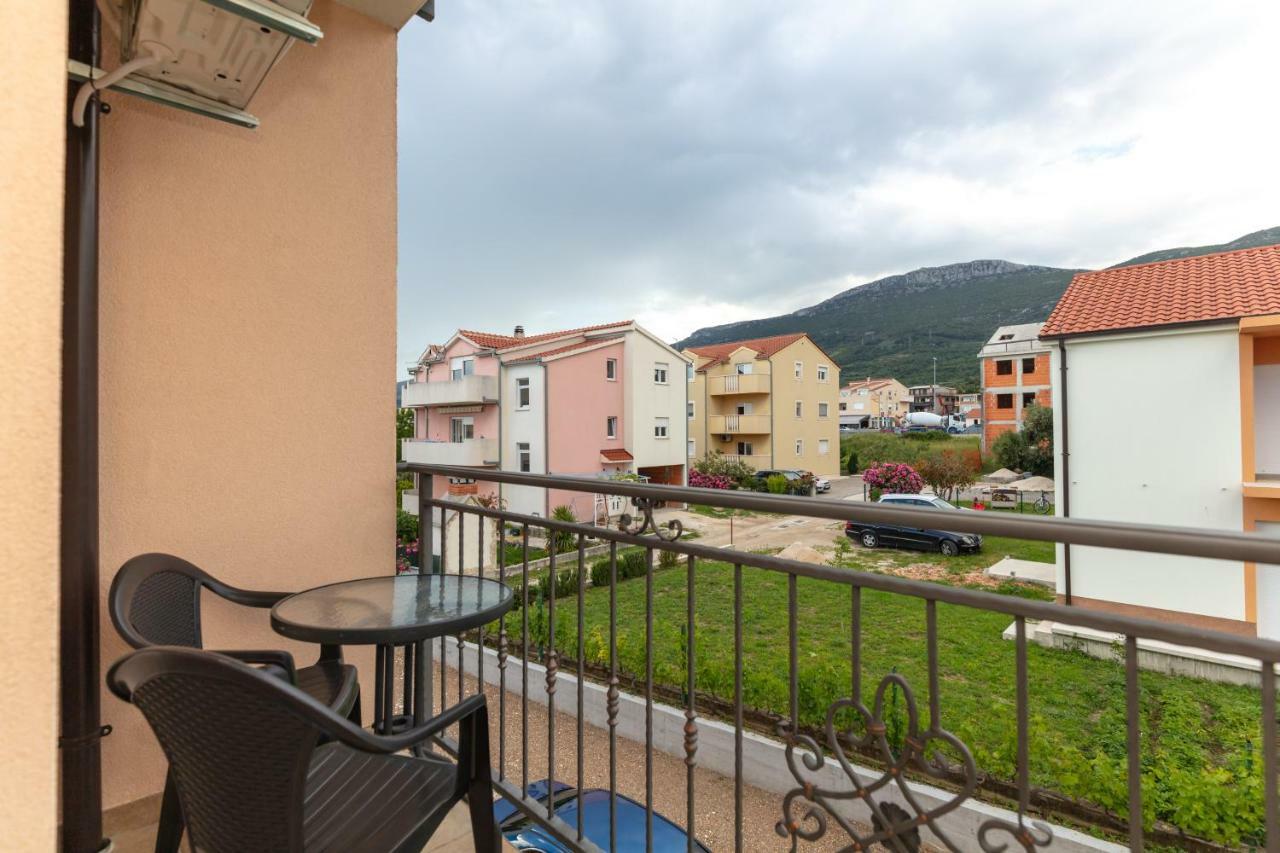 Villa Apartments Kordic Kaštela Extérieur photo
