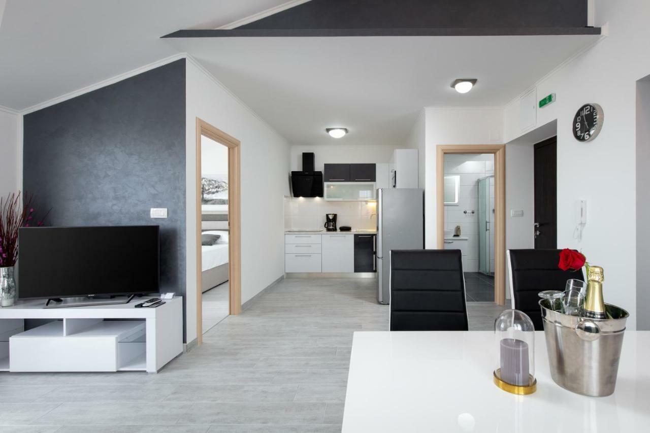Villa Apartments Kordic Kaštela Extérieur photo